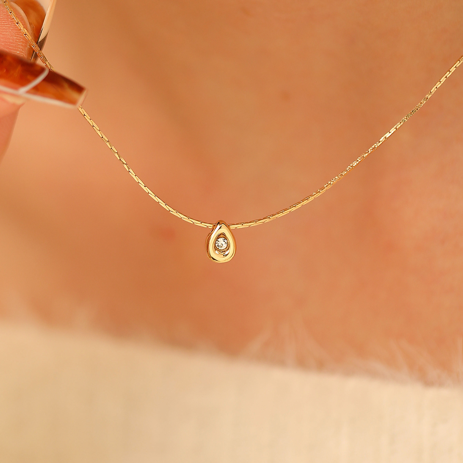 シンプルなファッションウォータードロップスモールペンダントパ - Pearl Trim Chain のレビューと価格